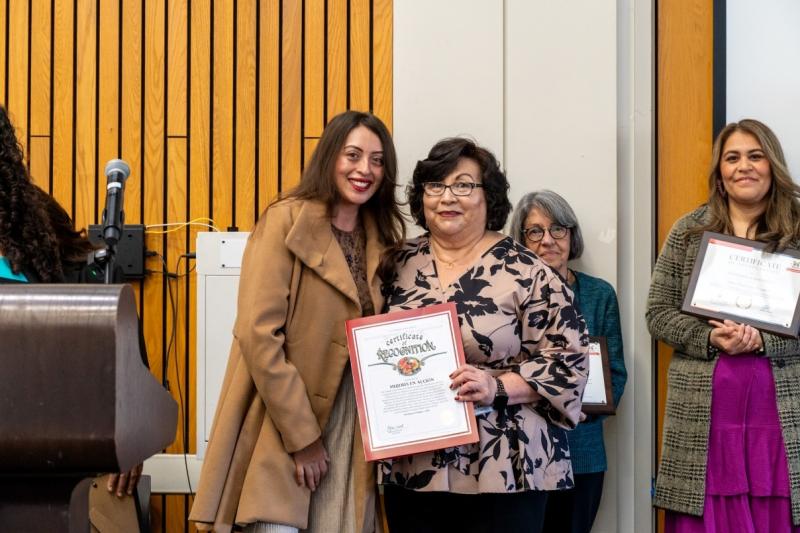 Marisa Hernandez recognize Maria Elena Manzo at the 10th anniversary of Mujeres en Acción